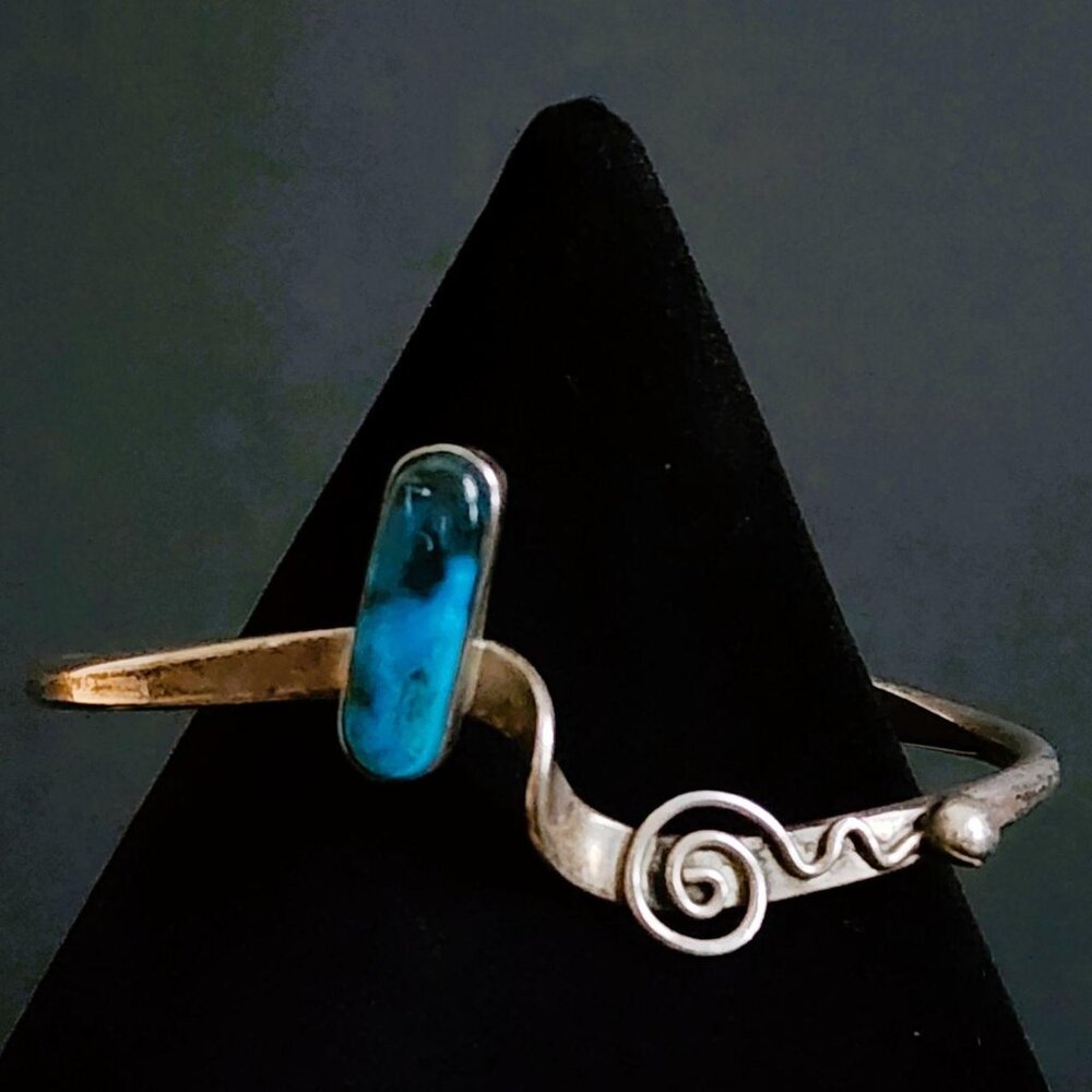 Vintage Southwestern Native American Sterling Silver Turquoise Cuff Bracelet